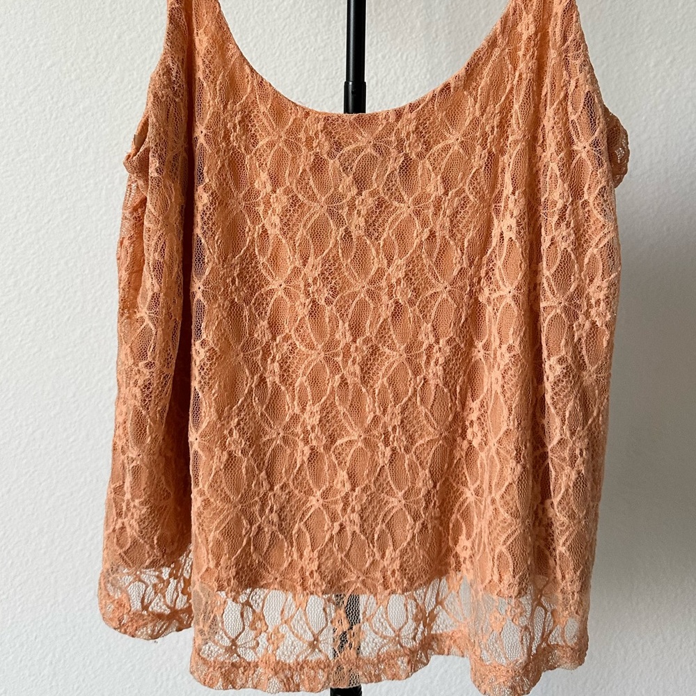 Lace Pattern Crop Top - Picture 8 of 10